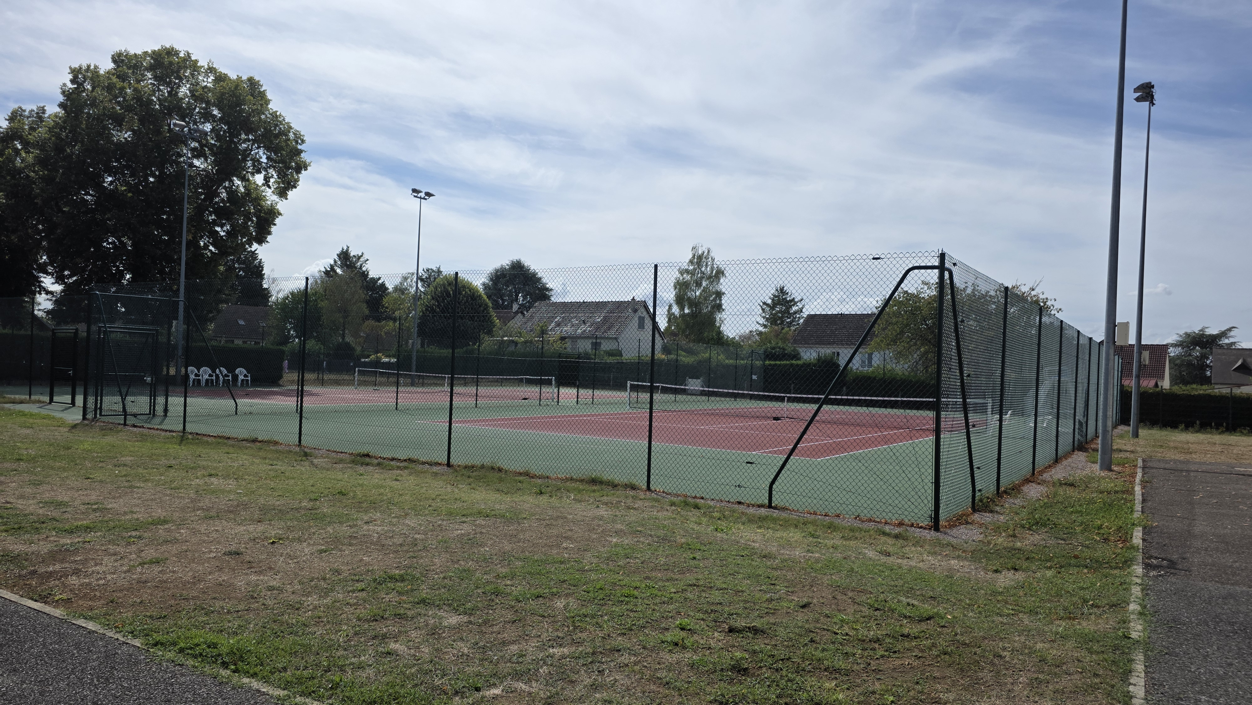 Équipements sportifs d’Allouis — tennis